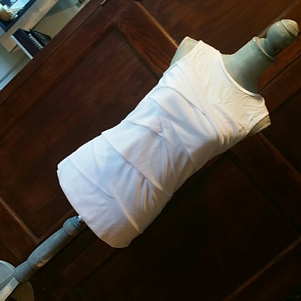 Sleeveless  white top